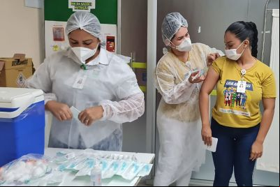 notícia: Profissionais do Oncológico Infantil recebem quarta dose da vacina contra Covid-19